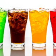 El consumo diario de bebidas azucaradas podría inducir al hígado graso no alcohólico